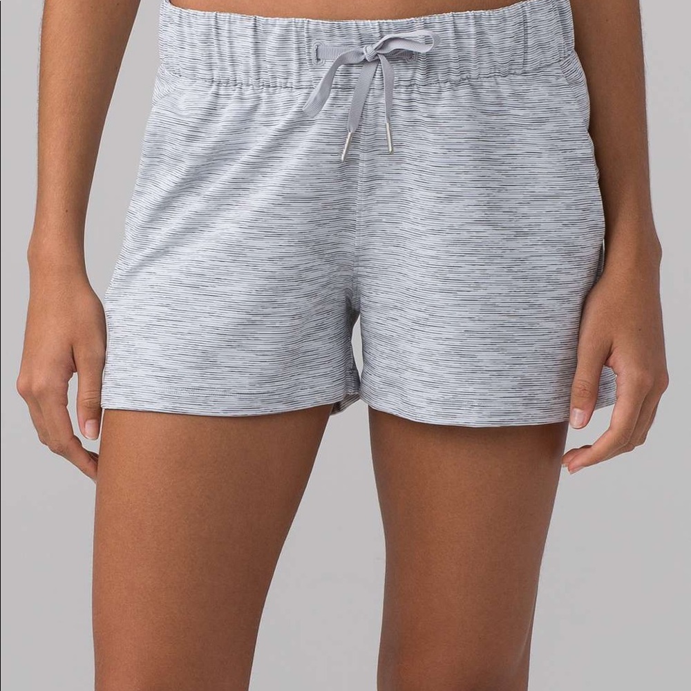 Lululemon on the fly shorts with pockets
